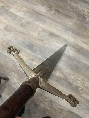 Lot 316 - SCOTTISH CLAYMORE SWORD