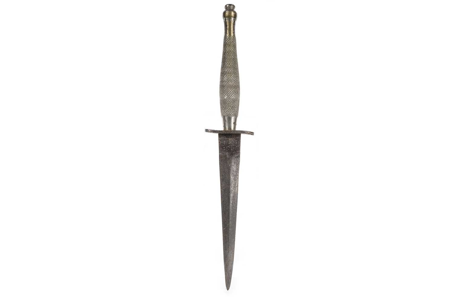 Lot 61 - FAIRBAIRN-SYKES-TYPE  COMMANDO DAGGER