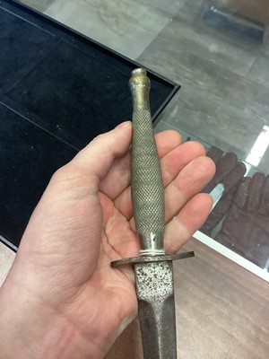Lot 61 - FAIRBAIRN-SYKES-TYPE  COMMANDO DAGGER