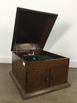 Lot 323 - CAROLPHONE WIND UP GRAMOPHONE