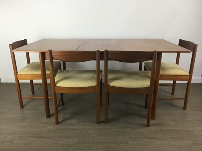 Lot 332 - MID CENTURY TEAK DINING TABLE