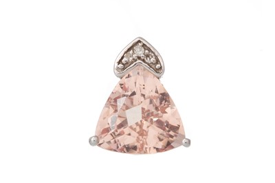 Lot 621 - MORGANITE AND DIAMOND PENDANT