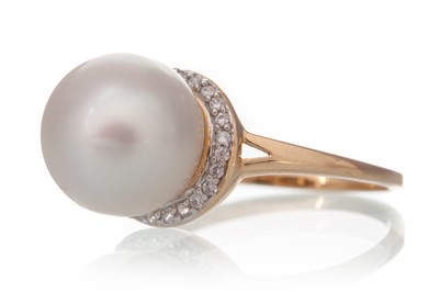 Lot 643 - SOUTH SEA PEARL AND DIAMOND RING.