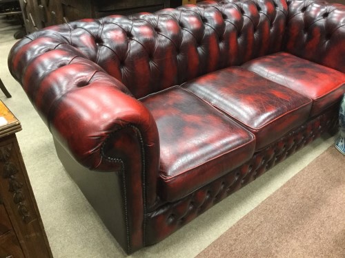 Lot 898 - GROUP OF BUTTONED OXBLOOD LEATHER DRAWING ROOM...