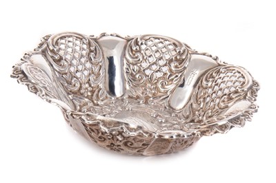 Lot 1113 - EDWARDIAN SILVER BONBON BASKET