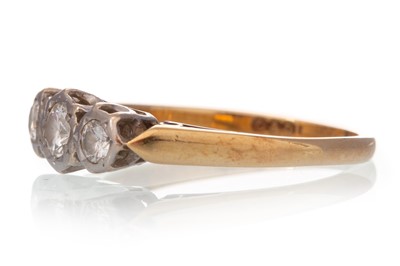 Lot 461 - DIAMOND THREE STONE RING