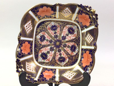 Lot 382 - ROYAL CROWN DERBY IMARI DISH