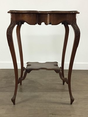 Lot 124 - EDWARDIAN MAHOGANY OCCASIONAL TABLE