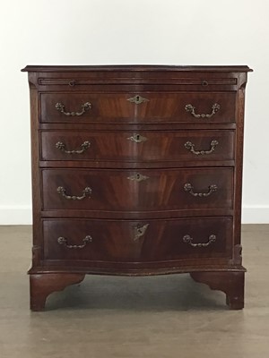 Lot 165 - MAHOGANY SERPENTINE FRONTED CHEST OF DRAWERS