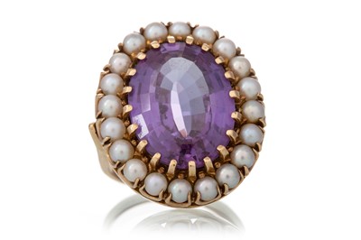 Lot 478 - LARGE GEM SET AND SEED PEARL RING