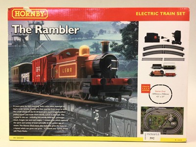 Lot 592 - HORNBY ELECTRIC TRAIN SET