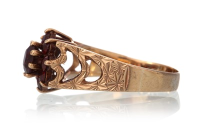 Lot 531 - GARNET CLUSTER RING