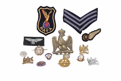 Lot 942 - LOT OF MILITARY PATCHES AND ASSORTED BADGES...