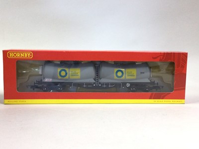 Lot 657 - GROUP OF OO GAUGE RAILWAY ITEMS