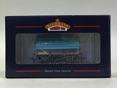 Lot 665 - GROUP OF BACHMANN ROLLING STOCK