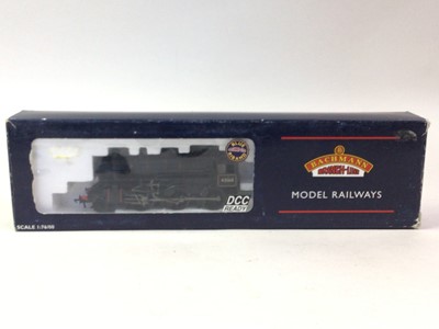 Lot 669 - GROUP OF MODEL RAILWAY ITEMS