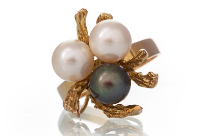 Lot 495 - PEARL THREE STONE RING