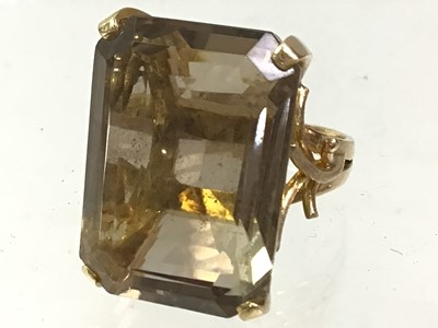 Lot 687 - SMOKY QUARTZ RING