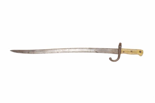 Lot 959 - FRENCH MODEL 74 EPEE BAYONET with ribbed brass...