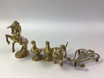 Lot 720 - GROUP OF BRASSWARE