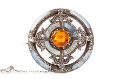 Lot 1133 - SCOTTISH SILVER AGATE AND GEM SET BROOCH