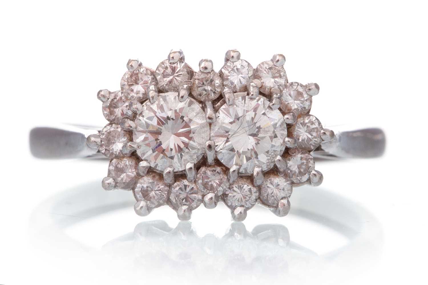 Lot 449 - DIAMOND CLUSTER RING
