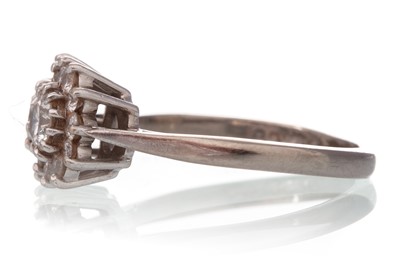 Lot 449 - DIAMOND CLUSTER RING