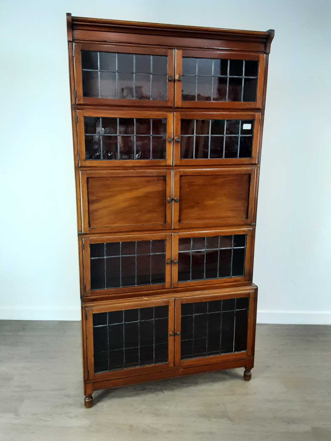 Lot 562 - MINTY OF OXFORD, MAHOGANY BOOKCASE