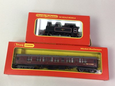 Lot 30 - COLLECTION OF HORNBY 00 MODEL RAILWAY