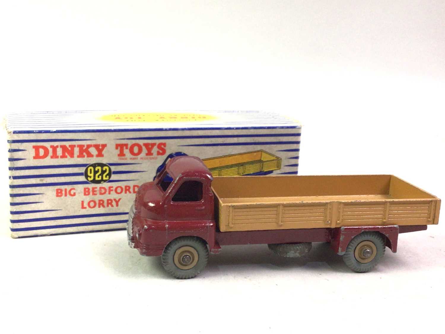Lot 274 - DINKY TOYS BIG BEDFORD LORRY