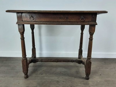 Lot 194 - VICTORIAN OAK SIDE TABLE