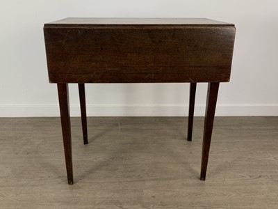 Lot 689 - VICTORIAN MAHOGANY PEMBROKE TABLE