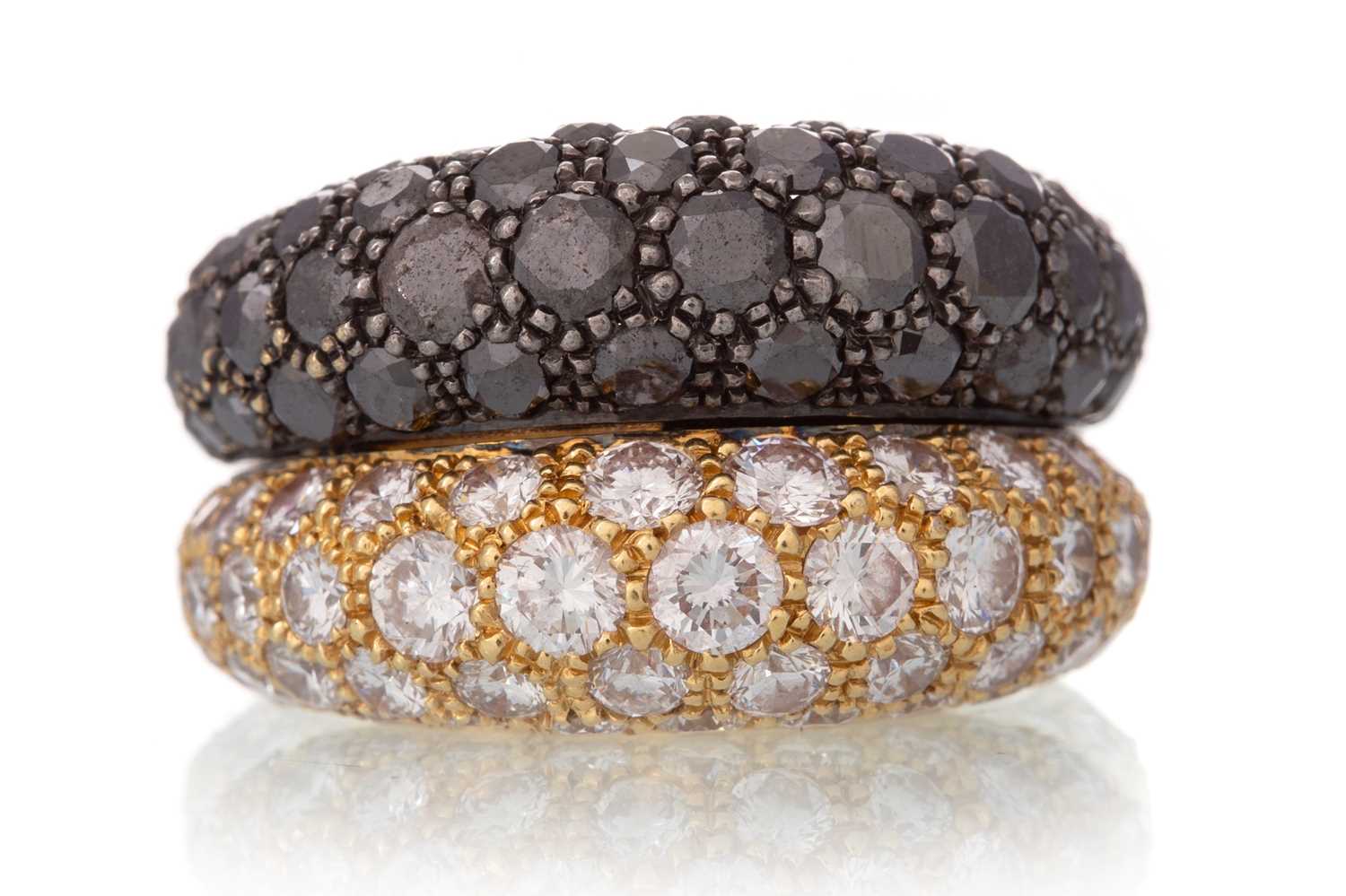Lot 434 - DE GRISOGONO BLACK AND WHITE DIAMOND RING