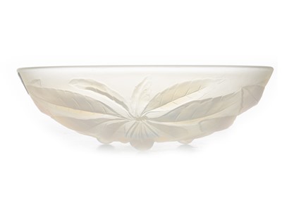 Lot 564 - G. VALLON, FRENCH ART DECO OPALESCENT GLASS BOWL