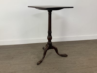 Lot 109 - GEORGIAN MAHOGANY TILT TOP TEA TABLE