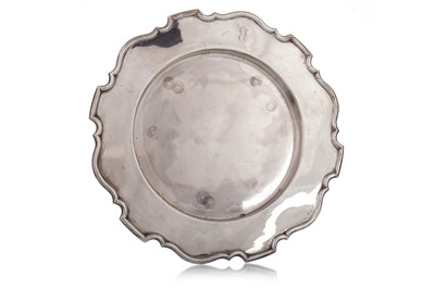 Lot 1163 - GEORGE V SILVER SERVING DISH