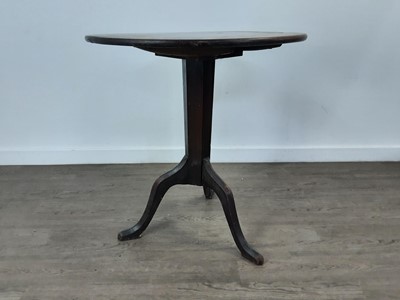 Lot 211 - GEORGIAN MAHOGANY CIRCULAR TEA TABLE