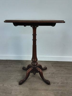 Lot 215 - GEORGIAN MAHOGANY TILT TOP TEA TABLE