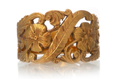 Lot 561 - PIERCED FLORAL RING