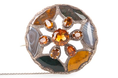 Lot 1136 - SCOTTISH CITRINE AND AGATE BROOCH