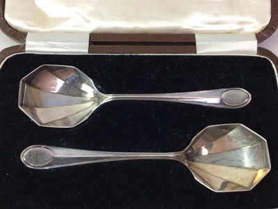 Lot 350 - SET OF SIX SILVER TEASPOONS