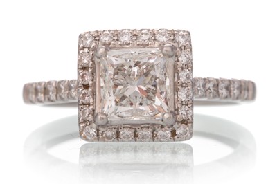 Lot 567 - CERTIFICATED DIAMOND RING