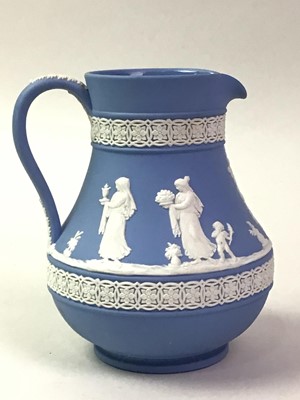 Lot 304 - MALING VASE