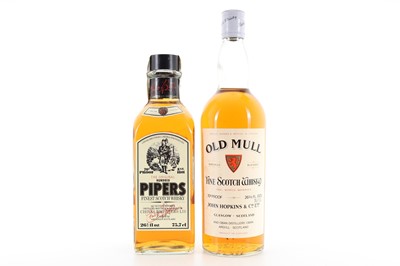 Lot 107 - OLD MULL 26 2/3 FL OZ AND 100 PIPERS 26 2/3 FL OZ