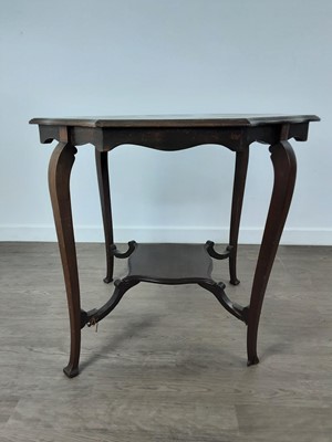 Lot 544 - EDWARDIAN MAHOGANY OCCASIONAL TABLE