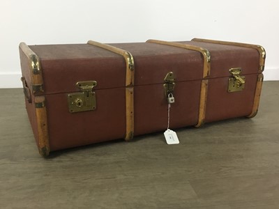 Lot 500 - VINTAGE CABIN TRUNK