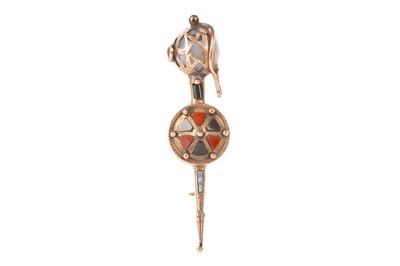 Lot 1100 - SCOTTISH NINE CARAT GOLD KILT PIN