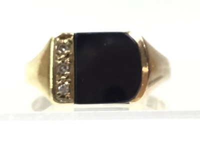 Lot 684 - NINE CARAT GOLD SIGNET RING