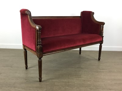 Lot 667 - VICTORIAN HALL BENCH