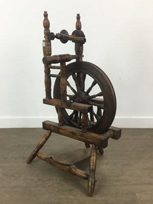 Lot 638 - VICTORIAN SPINNING WHEEL